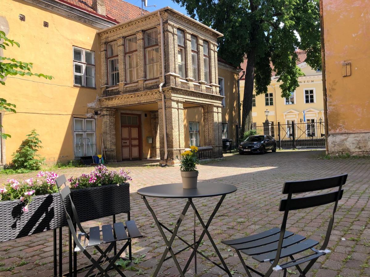 Old Town - Kohtu Apartment Таллин Экстерьер фото